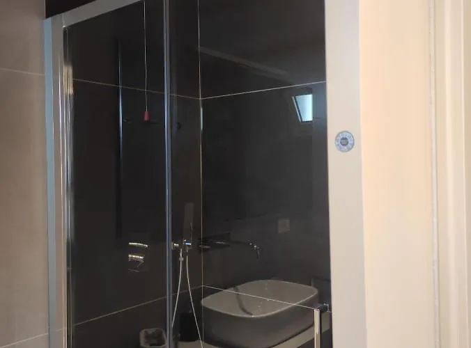 ゲストハウス Live 4*