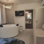 בית הארחה Live 4*