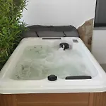 בית הארחה Live 4*